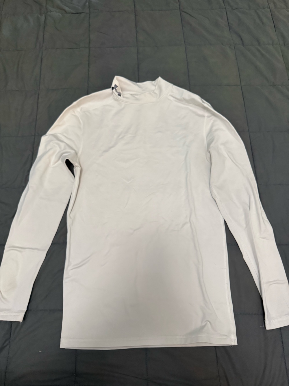 Under Armour white long sleeve shirt Size M #athleticwear #fitness